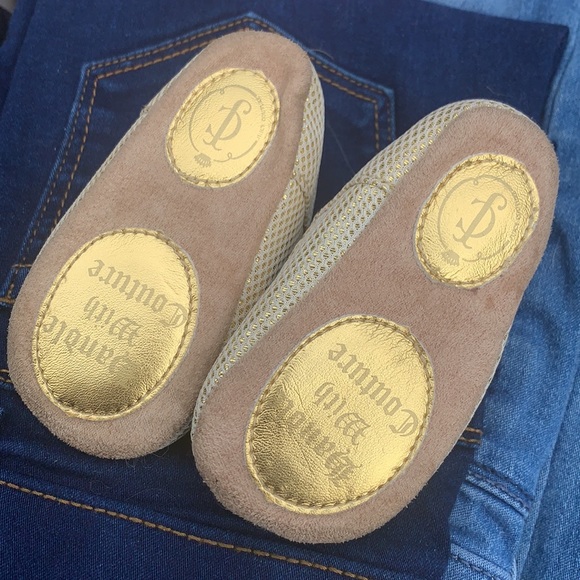 Juicy Couture Infant shoes! Size 4. - Picture 3 of 4